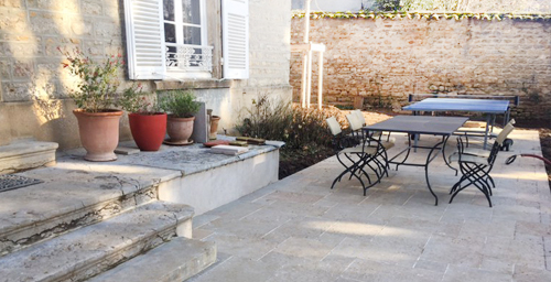 image pour l'article : Aménagement de jardin, terrasse pierre naturelle. Saint-Didier au Mont d’Or.